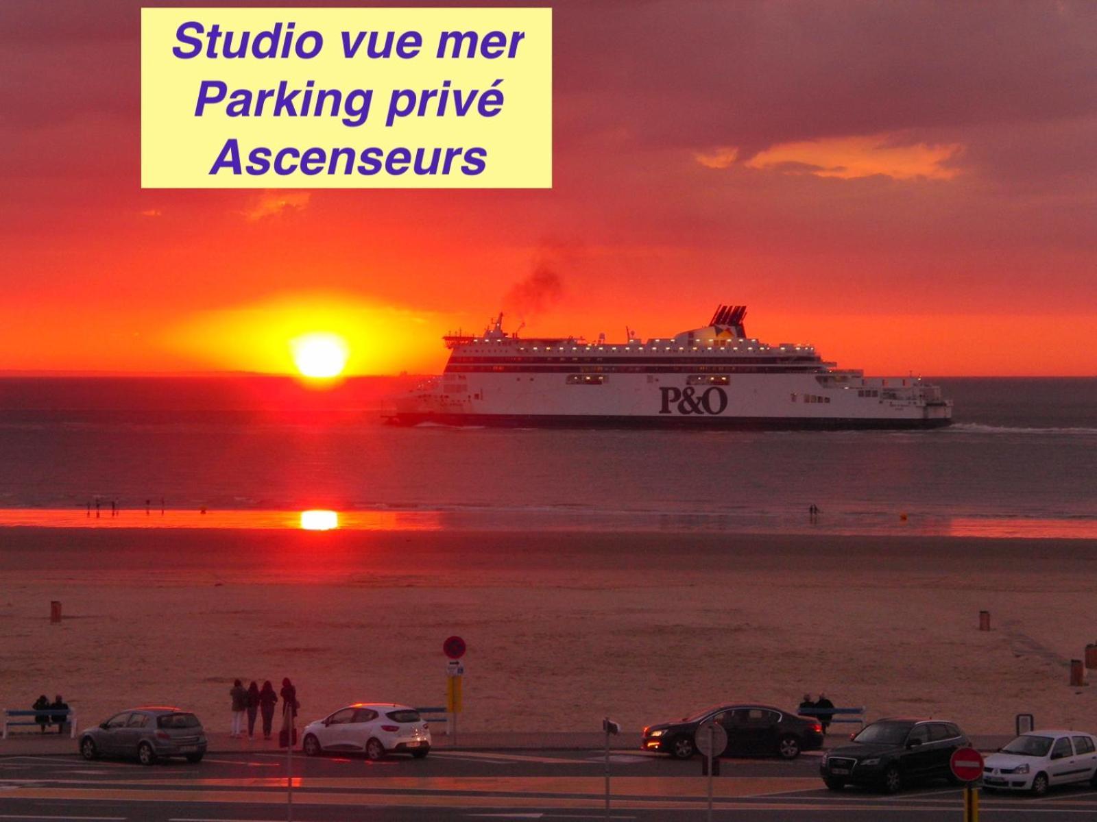 Au Rythme Des Ferrys Lägenhet Calais Exteriör bild